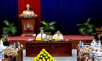 President Truong Tan Sang works with Quang Tri