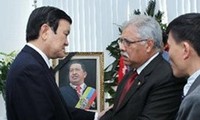 President Truong Tan Sang pays tribute to President Hugo Chavez