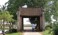 Structure of traditional Viet village 