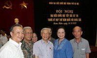  Party General Secretary Nguyen Phu Trong meets voters in Hoan Kiem and Tay Ho District, Hanoi