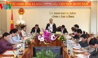 Deputy Prime Minister Nguyen Xuan Phuc works in Lam Dong