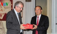 Communist Parties of Vietnam, France advance cooperation 