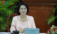 National Assembly Chairwoman meets Vietnamese diplomats