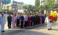 Ho Chi Minh City leaders offer incense to President Ho Chi Minh