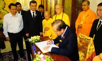 Deputy Prime Minister pays tribute to superior Buddhist monk Thich Chon Thien