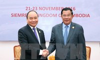 Vietnamese, Cambodian Prime Ministers hold talks