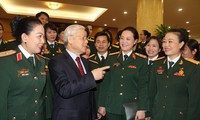 Party leader Nguyen Phu Trong receives prominent female military personnel 