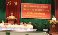 President Tran Dai Quang meets military voters in Ho Chi Minh City