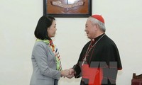 Party official pays Christmas visit to Archdiocese of Hanoi