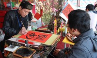 Picture hanging, a tradition of the Lunar New Year