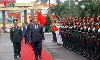 Prime Minister Nguyen Xuan Phuc visits Military Zone 5 High Command 