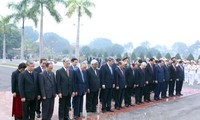 Leaders pay tribute to late President Ho Chi Minh