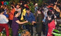 A midnight Tet market  