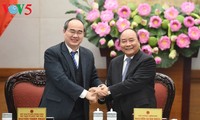 Prime Minister chairs a working session with Vietnam Fatherland Front