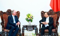 Prime Minister receives leaders of Jardines Matheson, Uniliver groups