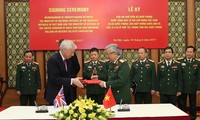 Vietnam, UK boost defence cooperation