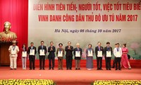 Top 10 outstanding citizens of Hanoi 2017 honored 