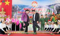 NA Chairwoman attends national solidarity festival in Hoa Binh