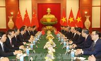 Vietnam, China sign and exchange 19 cooperative documents