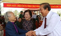  Deputy Prime Ministers deliver Tet best wishes to employees