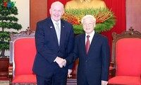 Vietnamese top leaders meet with Governor-General of Australia