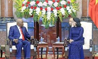 Acting President receives former Mozambican President