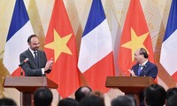 Vietnam, France sign and exchange 17 cooperative agreements