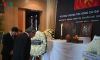 Embassies hold tribute-paying ceremonies for former President Le Duc Anh