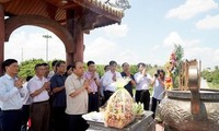 Prime Minister pays tribute to martyrs in Quang Tri