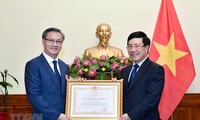 First-class Labor Order presented to outgoing Lao Ambassador