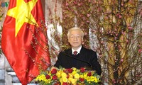 Party leader and President hosts Tet get-together 