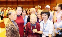 National Assembly Chairwoman meets Vietnamese Heroic Mothers