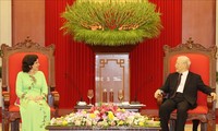 Party chief and President receives Cuban Ambassador to Vietnam