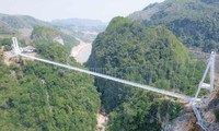 World's longest walking glass bridge to welcome visitors in Moc Chau