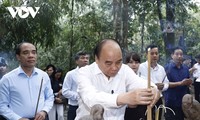 President offers incense at Tan Trao special national relic site