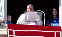 Pope Francis calls for Israel-Palestine dialogue