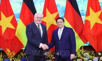 President Steinmeier, PM Chinh affirm economic cooperation as pillar of bilateral ties