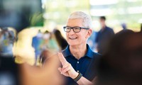 CEO Tim Cook visits Vietnam, Apple announces spending boost