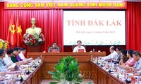 PM works with leaders of Dak Lak province 