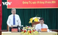 Top leader works with Standing Board of Quang Tri provincial Party Committee