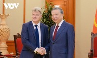 Party leader values French Communist Party’s support for Vietnam