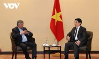 President meets with leaders of Communist Party, Socialist Party in Chile