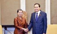 Top legislator receives Chairwoman of Cambodia-Vietnam Friendship Association