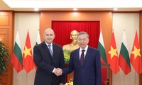 Party leader receives Bulgarian president 