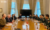 Defense Ministry willing to receive British service people to study in Vietnam