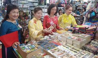 Dong Xuan market developed into major tourist attraction