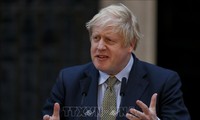 英国首相重组政府内阁