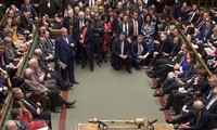 Британский парламент проголосовал за продление срока Brexit