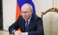 Путин поздравил жителей страны с Днем России