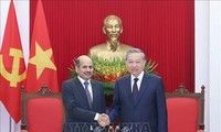 Генсек ЦК КПВ То Лам принял посла Индии  